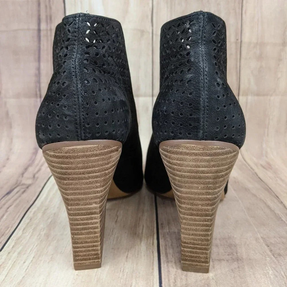 VINCE CAMUTO Kainan Open Toe Bootie NWOT Black Laser Cut Slip On Sz 11M - Picture 3 of 7